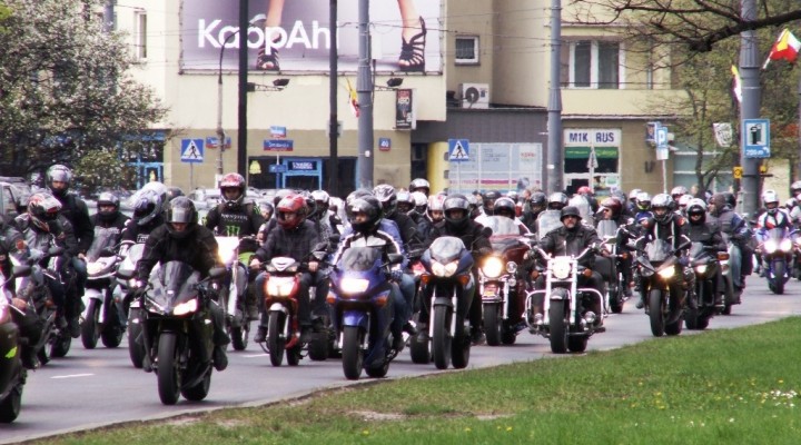 parada wciaz sie ciagnie Otwarcie sezonu motocyklowego Bemowo 2010