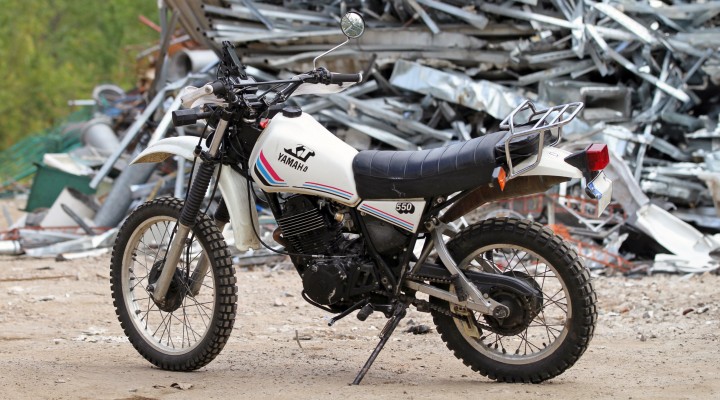 Yamaha XT 550 lewy profil z
