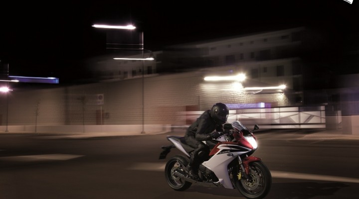 Honda CBR600F nocne wymiatanie