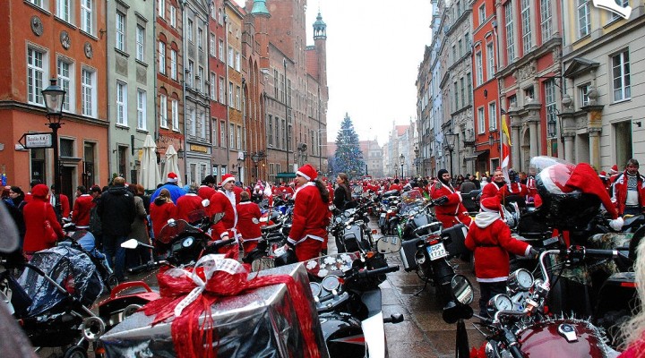 Rynek w Gdansku i motocyklsci na Mikolajki
