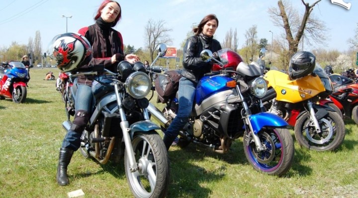 dziewczyny na motocyklach motocyklowa niedziela na BP w Poznaniu 2010