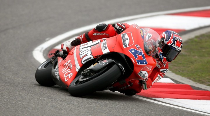 Trzecie zwyciestwo Stonera foto Ducati