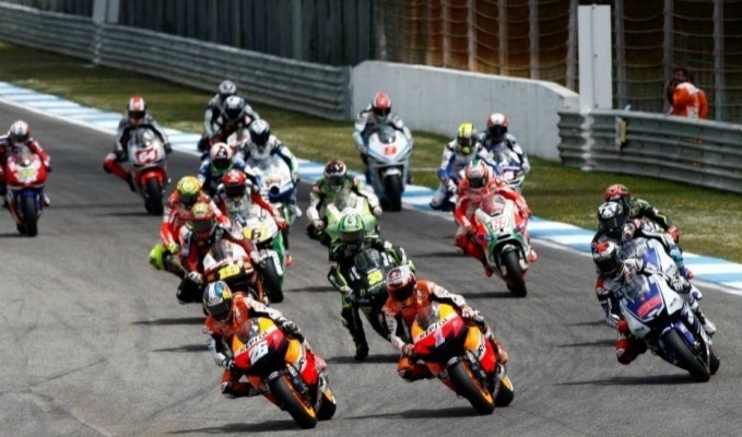 Poczatek wyscigu MotoGP 2012 Estoril z