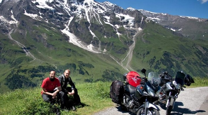 Postoj Alpy na motocyklu z