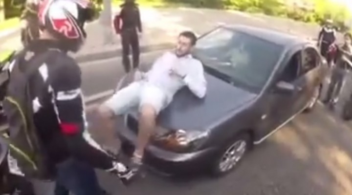 przepychanka z motocyklista z