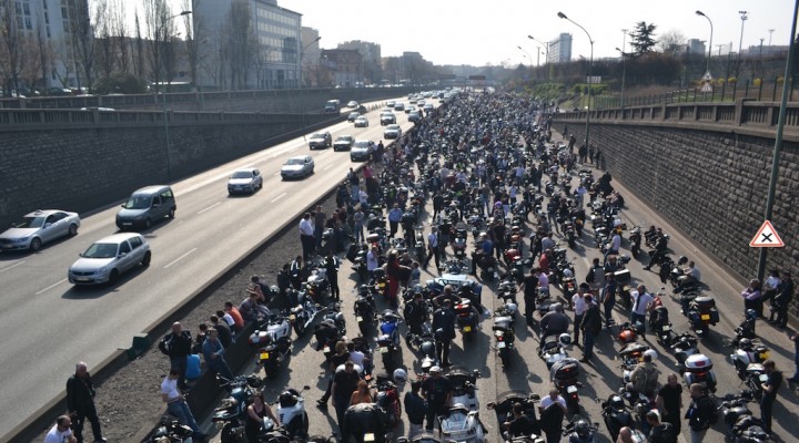 paryz motocykle strajk protest z