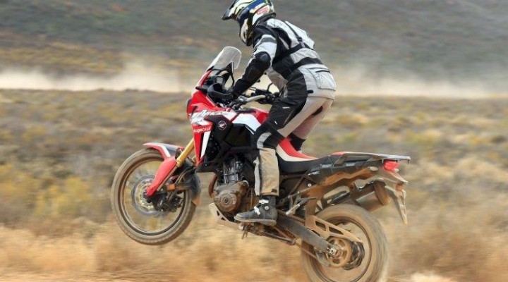 Nowa Honda CRF1000L AfricaTwin YM16 skoki z