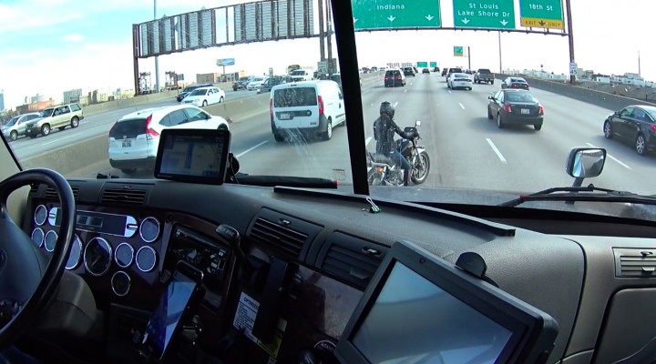 motocyklistka ciezarowka usa z