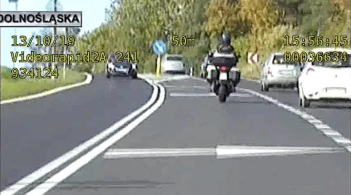 speed kontra motocyklista z