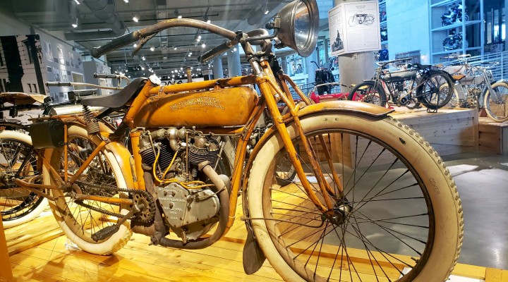 Motocykl The Flying Merkel z 1913 roku eksponowany w Barber Motorsports Museum z