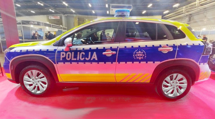 nowe radiowozy policji 2023 Suzuki S Cross 1 5 Hybrid z
