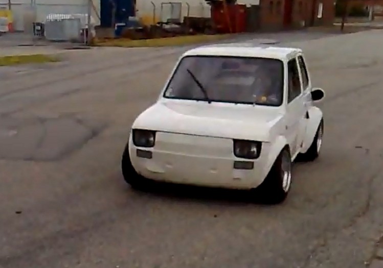 Zdjęcia Maluch R1 Fiat 126P z silnikiem Yamahy R1