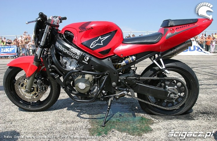 Honda cbr 600 f4i stunt bike #7