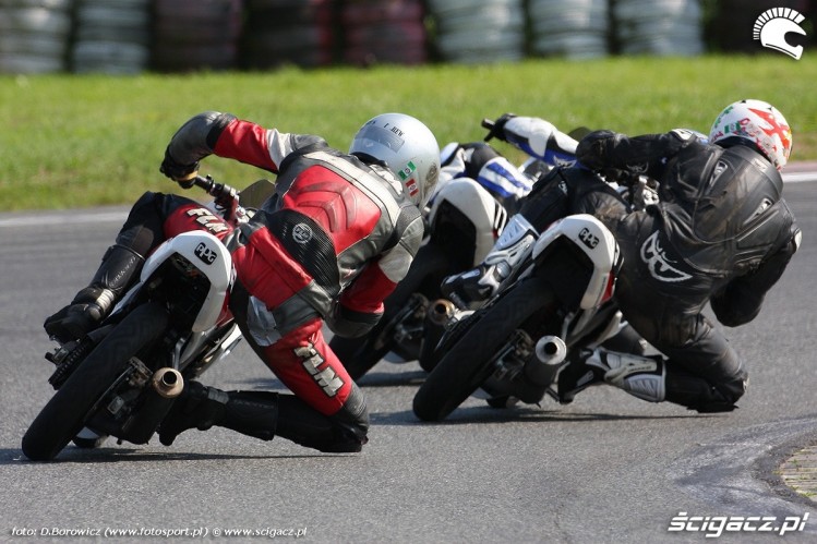wyjscie_z_zakretu_cbr_125_puchar_wmmp_6_