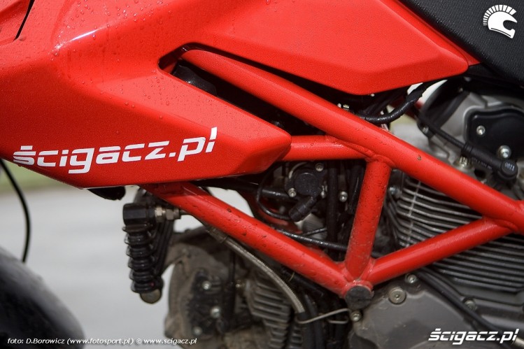 Ducati hypermotard 796 vs bmw f800r