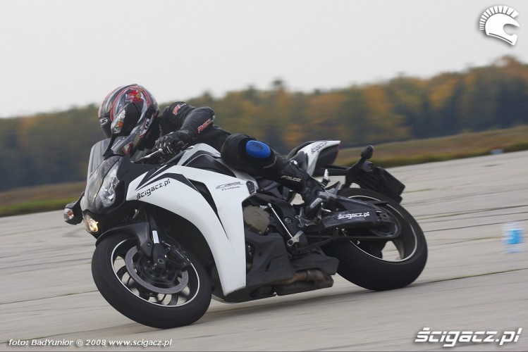 Zdjęcia motocykl honda cbr 1000 rr fireblade 2008 test b