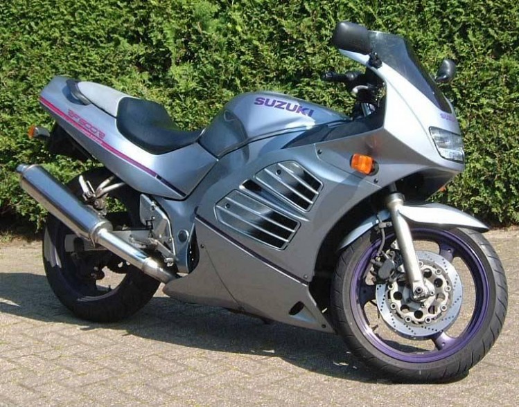 suzuki rf 600