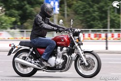Honda Cb 1100EX motocyklista