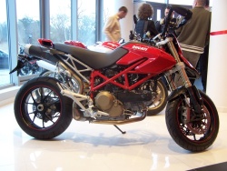 DUCATISTORE Hypermotard w salonie