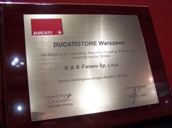 Tablica pamiatkowa DUCATI STORE Warszawa