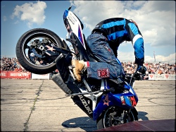 stoppie na podium raptownego