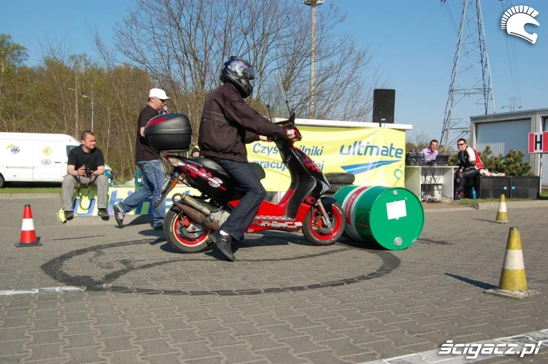 beczka i skuter motocyklowa niedziela na BP w Poznaniu 2010