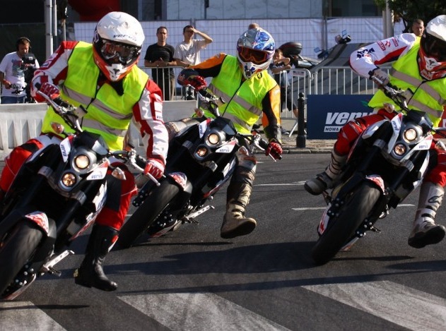 Wyscig motocyklistow Verva Street Racing Warszawa z