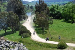 motocyklisci w australii w drodze