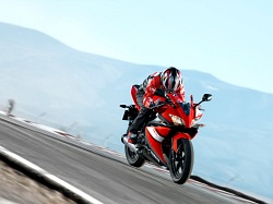2009-YZF-R125-action-track