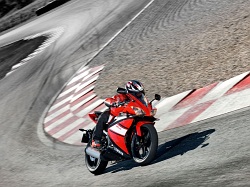 2009-YZF-R125-action