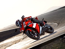 2009-YZF-R125-action race track