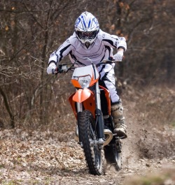 ktm dwusetka 2010 hamowanie