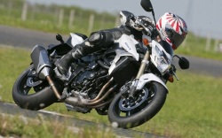 latwosc prowadzenia suzuki gsr750 2011 test motocykla 11