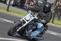 V Rod Muscle lans na miescie Harley Davidson