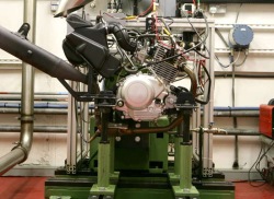 silnik w komorce testowej