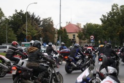 Zakaz wjazdu motocykli Rzeszow protestujacy