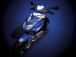 Yamaha Aerox race replica przod 2