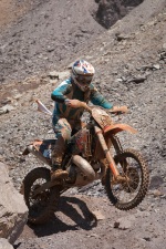 zawodnik hare scramble podjazd