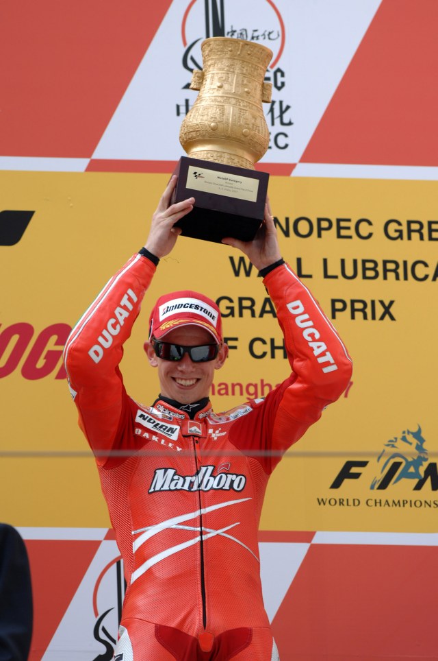 Caset Stoner triumowal w Grand Prix Chin foto Ducati