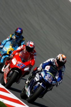 Melandri Stoner i Hopinks walczyli o 5 pozycje 7 2