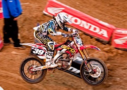 Trey Canard skok