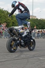 comos motocykl stunt