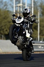KTM 690 Duke 2016 wheelie