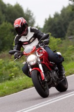 zakret prawo Ducati Monster 796 2011
