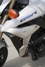 owiewka suzuki gsr750 2011 test motocykla 28