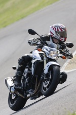 wyjscie z zakretu suzuki gsr750 2011 test motocykla 23