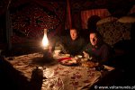 32 Kirgistan przy lampie