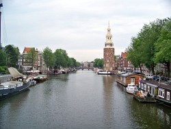kanal w Amsterdamie