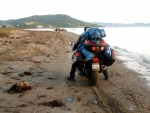 motocyklem po plazy - Long Way na Balkanach