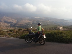 justyna jako pasazer motocyklem po Krecie 2010